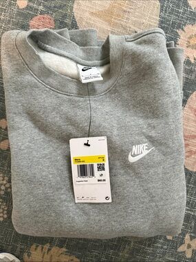 Nike Men's Light Gray Crewneck Sweatshirt with White Logo